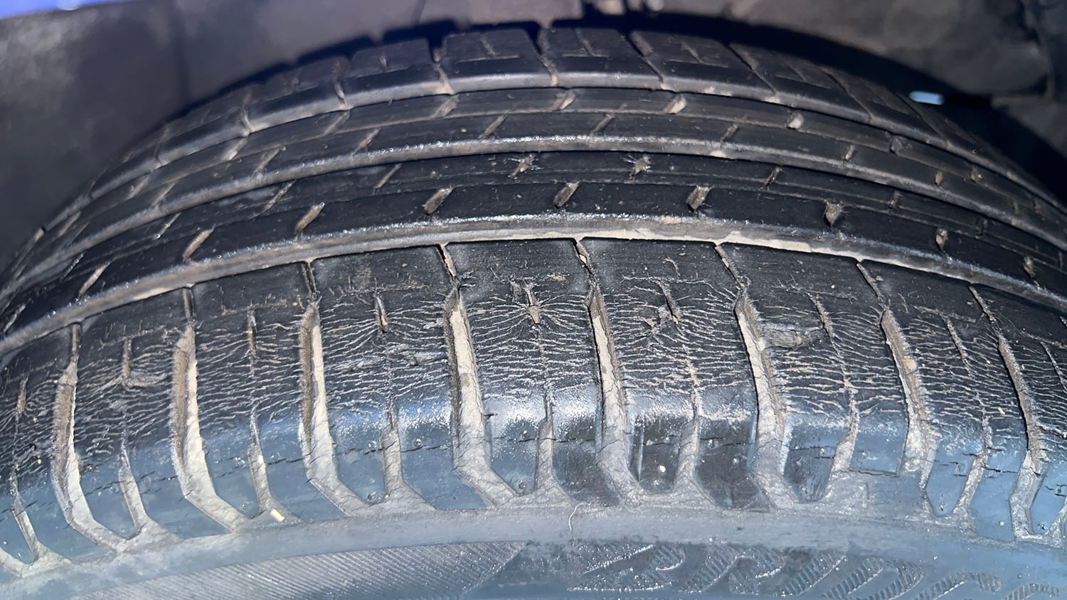 Used 2017 Maruti Suzuki Baleno Alpha 1.2 Petrol Manual tyres RIGHT FRONT TYRE TREAD VIEW