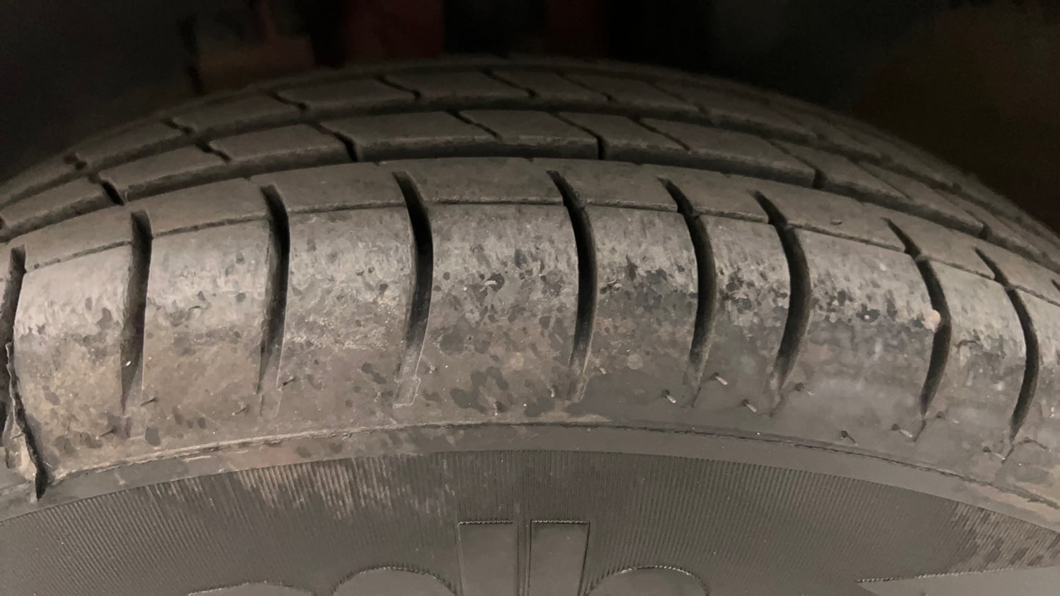 Used 2017 Renault Kwid RXT Petrol Manual tyres LEFT FRONT TYRE TREAD VIEW