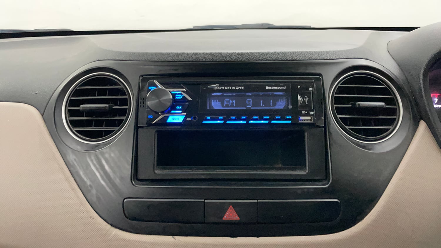 Used 2017 Hyundai Grand i10 Sportz 1.2 Kappa VTVT Petrol Manual top_features Integrated (in-dash) music system