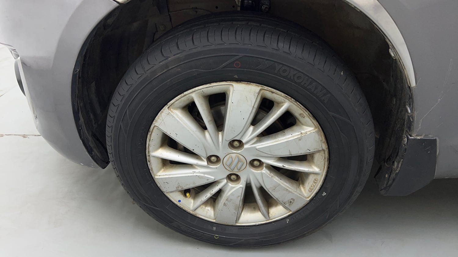 Used 2015 Maruti Suzuki Swift ZXi Petrol Manual tyres LEFT FRONT TYRE RIM VIEW