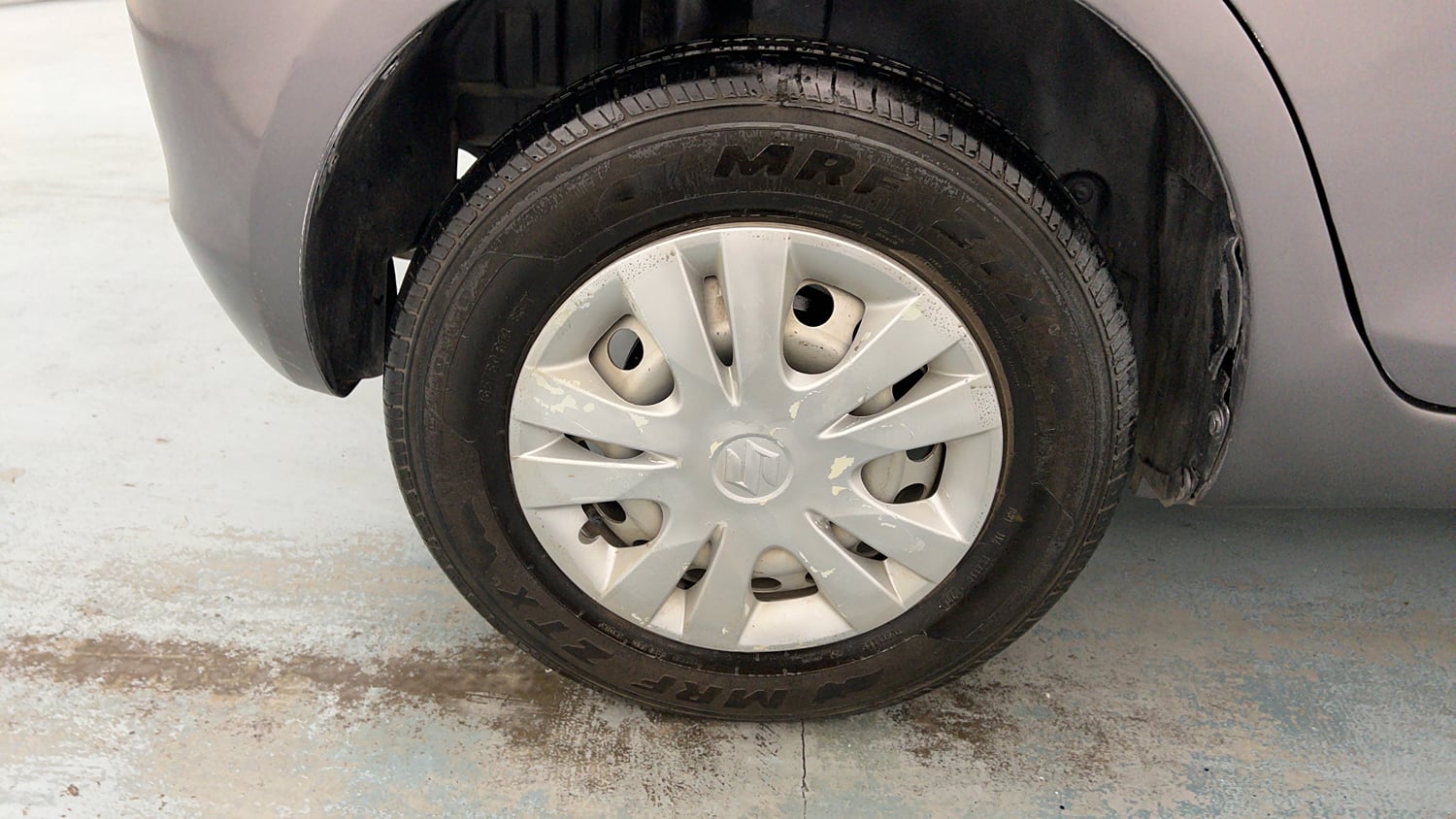 Used 2017 Maruti Suzuki Swift LXi Petrol Manual tyres RIGHT REAR TYRE RIM VIEW