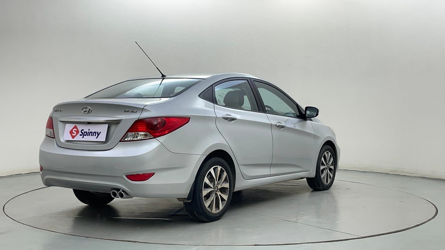 Used 2014 Hyundai Verna Fluidic 1.6 VTVT SX Petrol Manual exterior RIGHT REAR CORNER VIEW