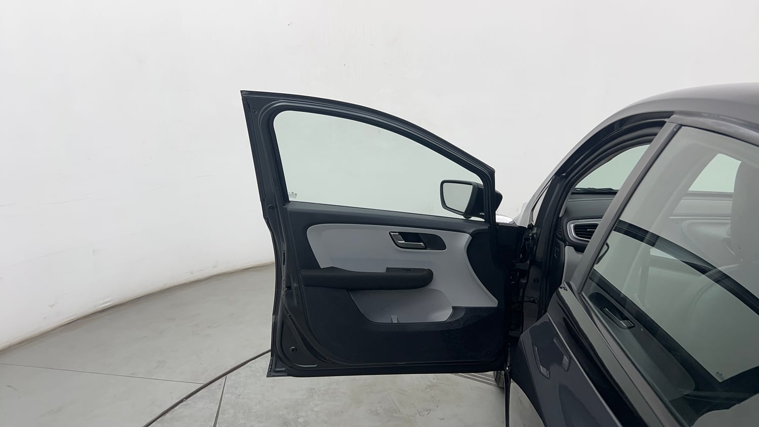 Used 2021 Tata Altroz XZ Petrol Petrol Manual interior LEFT FRONT DOOR OPEN VIEW