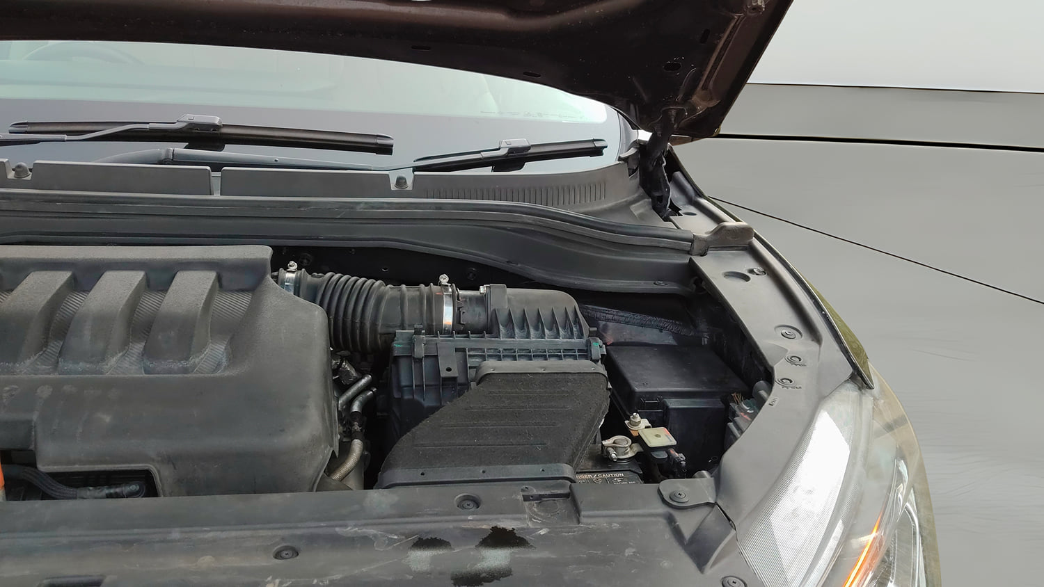Used 2024 Mahindra XUV700 AX7 Luxury Pack Petrol AT 7 STR Petrol Automatic engine ENGINE LEFT SIDE VIEW