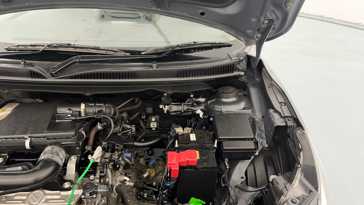 Used 2024 Maruti Suzuki Baleno Zeta MT Petrol Manual engine ENGINE LEFT SIDE HINGE & APRON VIEW