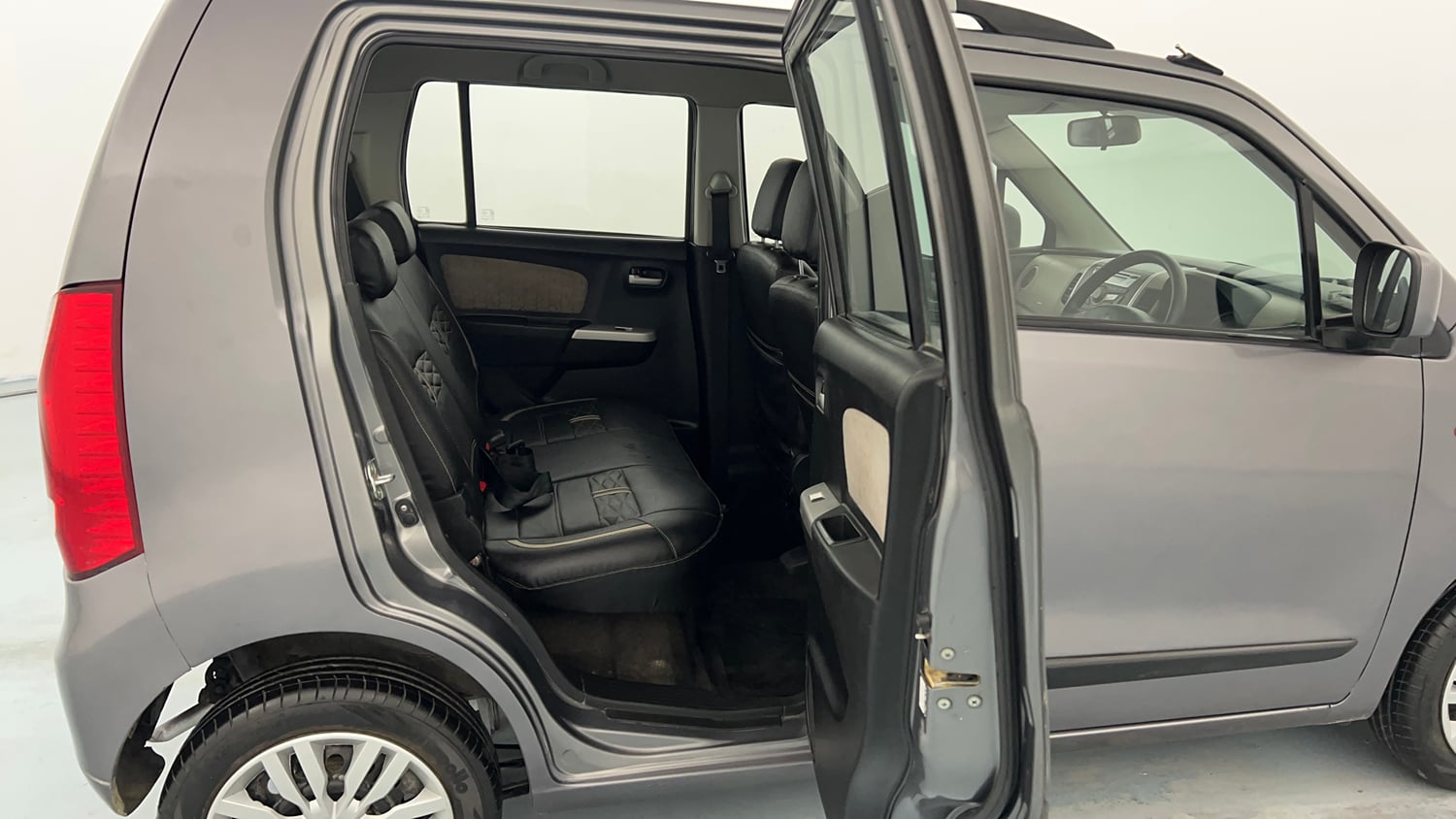 Used 2015 Maruti Suzuki Wagon R VXI Petrol Manual interior RIGHT SIDE REAR DOOR CABIN VIEW