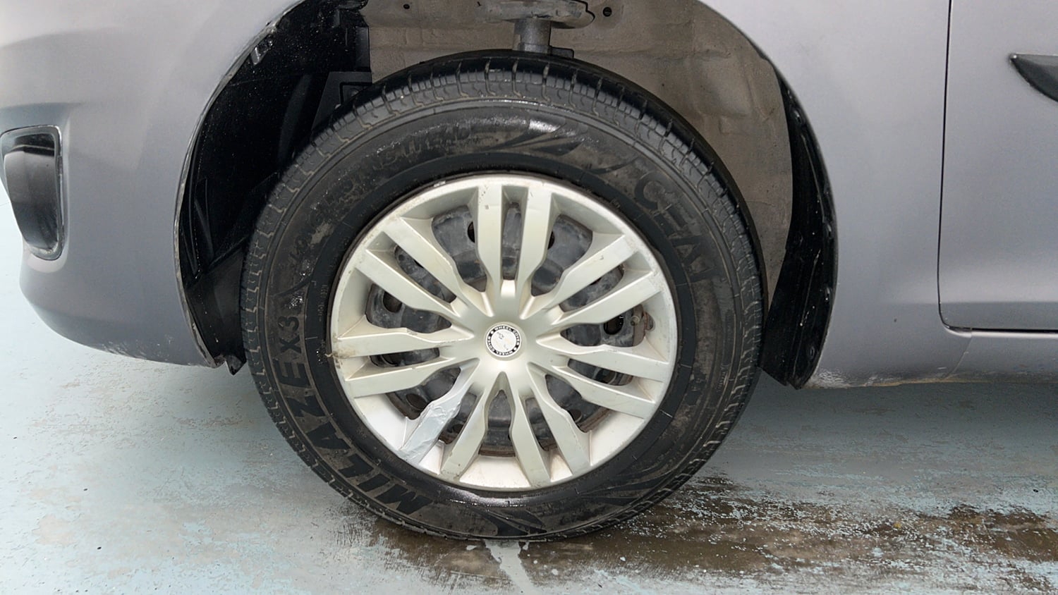 Used 2014 Maruti Suzuki Swift Dzire VDI Diesel Manual tyres LEFT FRONT TYRE RIM VIEW