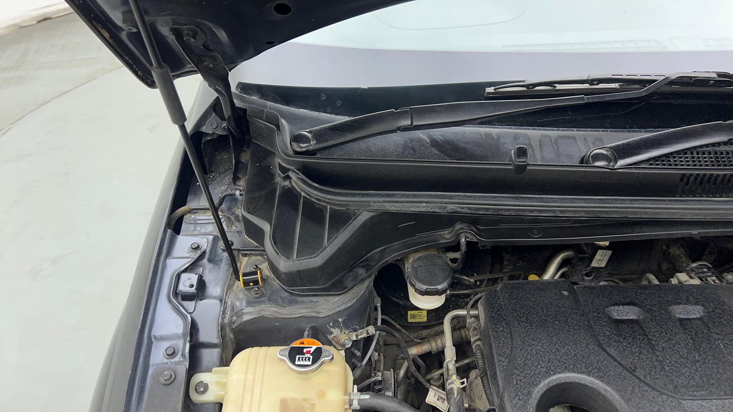 Used 2022 Hyundai i20 N Line N8 1.0 Turbo DCT Petrol Automatic engine ENGINE RIGHT SIDE HINGE & APRON VIEW