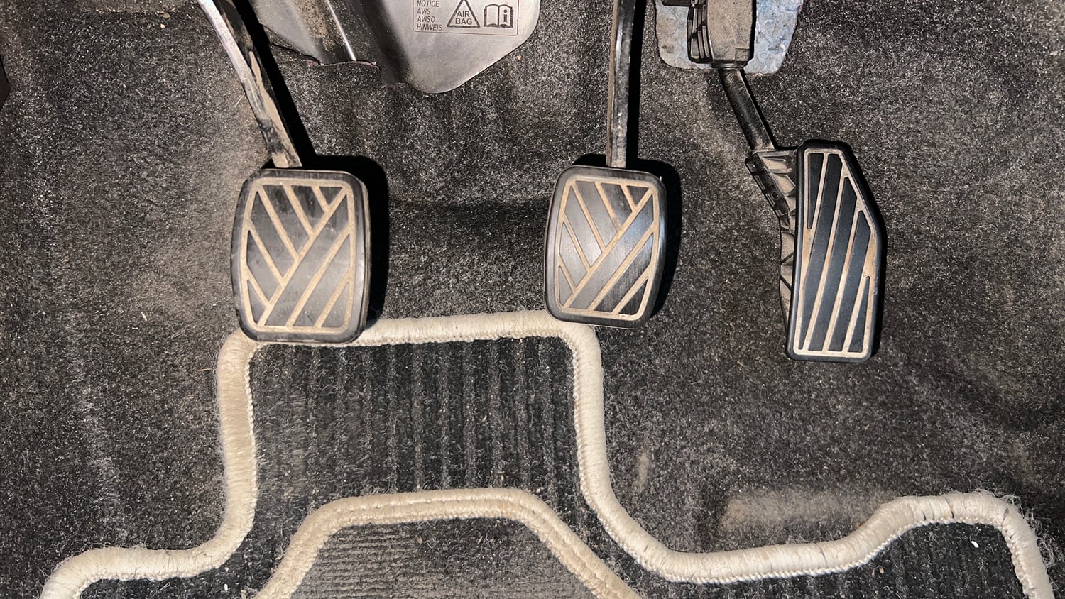 Used 2022 Maruti Suzuki Swift VXi Petrol Manual interior PEDALS VIEW
