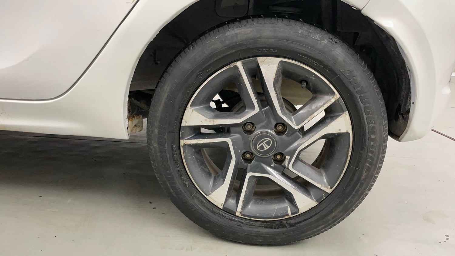 Used 2019 Tata Tiago Revotron XZ Plus Dual Tone Petrol Manual tyres LEFT REAR TYRE RIM VIEW