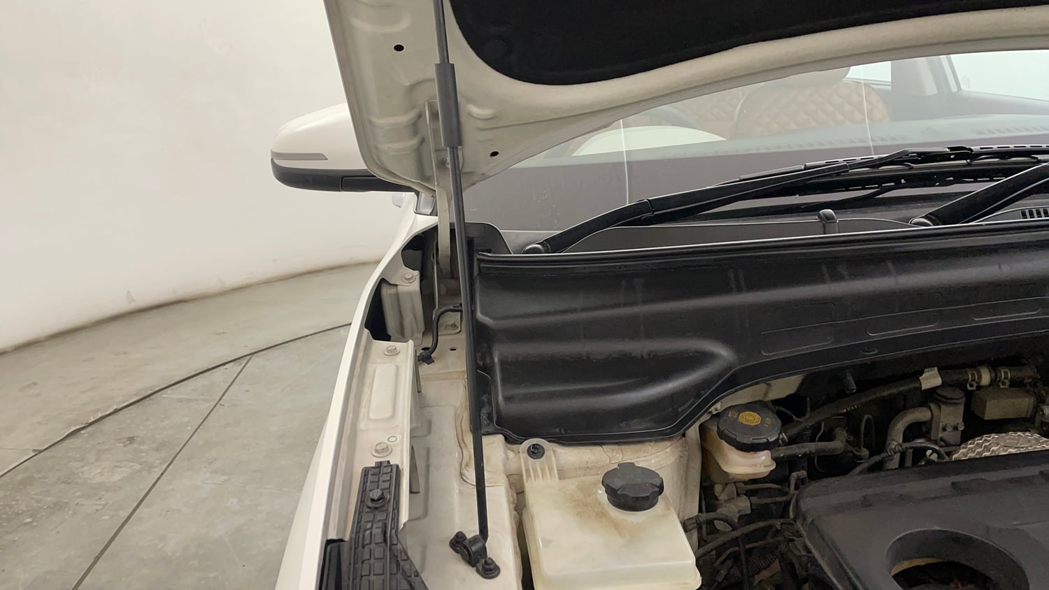 Used 2020 Hyundai Creta SX 1.5 Diesel Diesel Manual engine ENGINE RIGHT SIDE HINGE & APRON VIEW