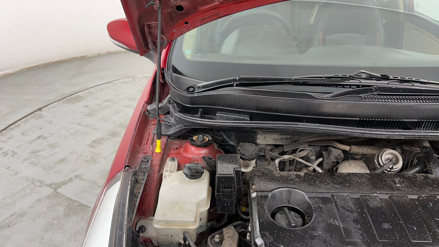 Used 2016 Hyundai Verna 1.6 CRDI SX Diesel Manual engine ENGINE RIGHT SIDE HINGE & APRON VIEW