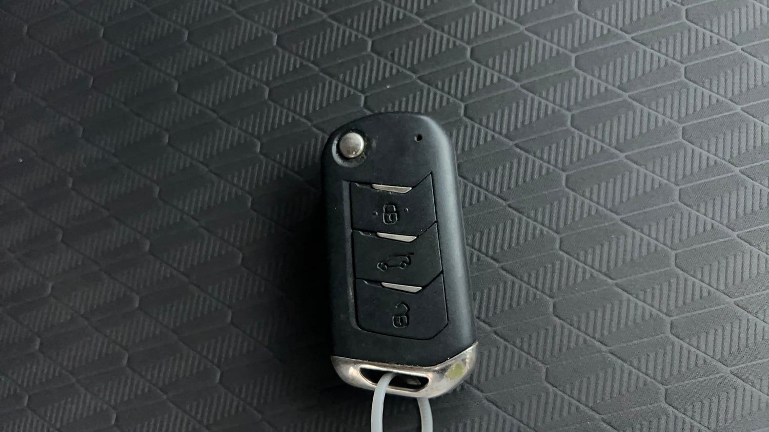 Used 2022 Mahindra XUV 300 W8 1.5 Diesel Diesel Manual extra CAR KEY VIEW