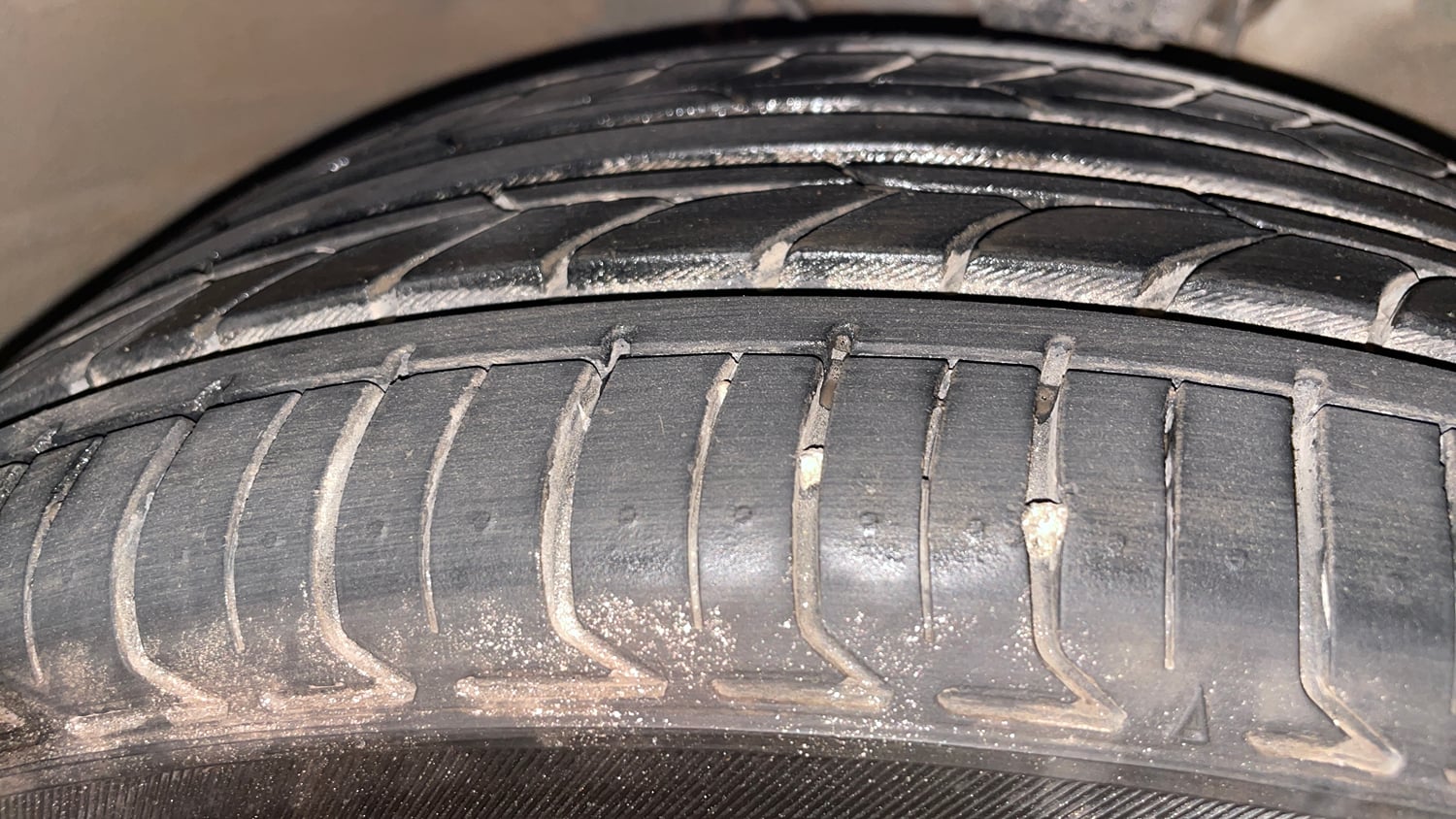 Used 2014 Hyundai Verna Fluidic 1.6 VTVT SX Petrol Manual tyres RIGHT FRONT TYRE TREAD VIEW