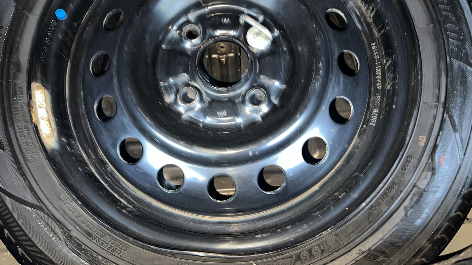 Used 2018 Maruti Suzuki Wagon R 1.0 VXI AMT Petrol Automatic tyres SPARE TYRE VIEW