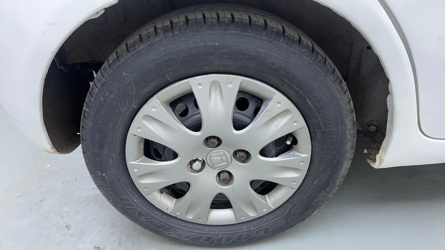 Used 2014 Honda Brio S MT Petrol Manual tyres RIGHT REAR TYRE RIM VIEW