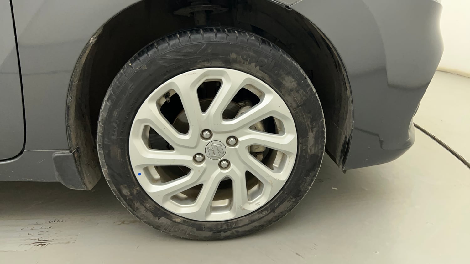 Used 2023 Maruti Suzuki Baleno Zeta MT Petrol Manual tyres RIGHT FRONT TYRE RIM VIEW