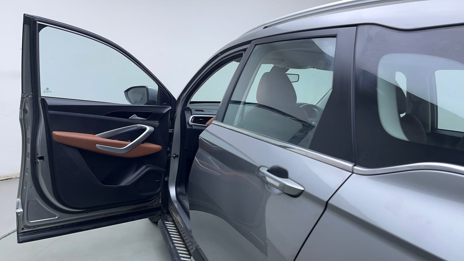 Used 2022 MG Motors Hector Plus Sharp 2.0 Diesel Turbo MT 6-STR Diesel Manual interior LEFT FRONT DOOR OPEN VIEW