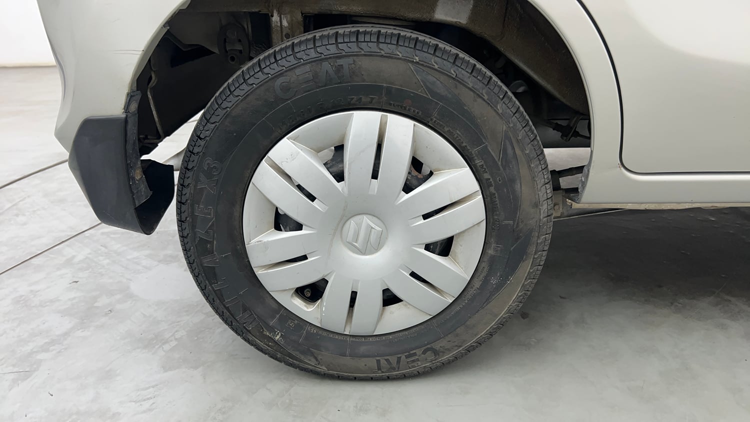 Used 2017 Maruti Suzuki Alto 800 LXi (O) Petrol Manual tyres RIGHT REAR TYRE RIM VIEW