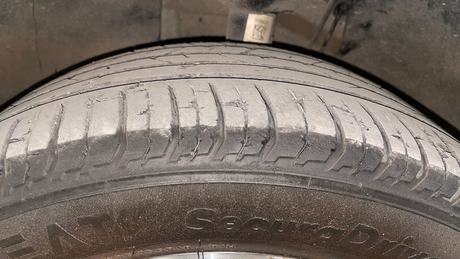 Used 2024 Skoda Slavia Style 1.0L TSI MT Petrol Manual tyres LEFT FRONT TYRE TREAD VIEW