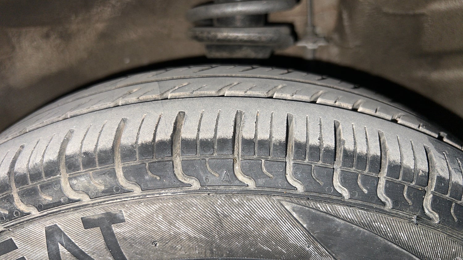 Used 2017 Maruti Suzuki Alto 800 LXi (O) Petrol Manual tyres LEFT FRONT TYRE TREAD VIEW