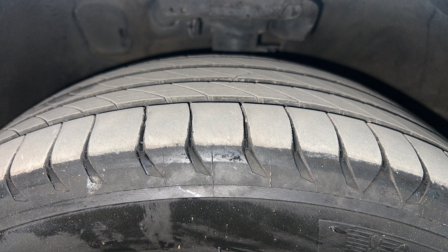 Used 2019 Hyundai Verna SX 1.6 VTVT Petrol Manual tyres LEFT FRONT TYRE TREAD VIEW