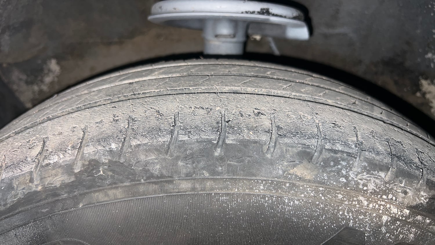 Used 2013 Maruti Suzuki Ritz Vxi BS-IV Petrol Manual tyres LEFT FRONT TYRE TREAD VIEW