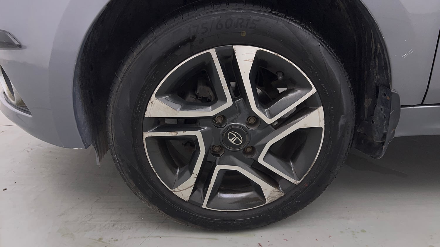 Used 2020 Tata Tiago Revotron XZ Plus Petrol Manual tyres LEFT FRONT TYRE RIM VIEW