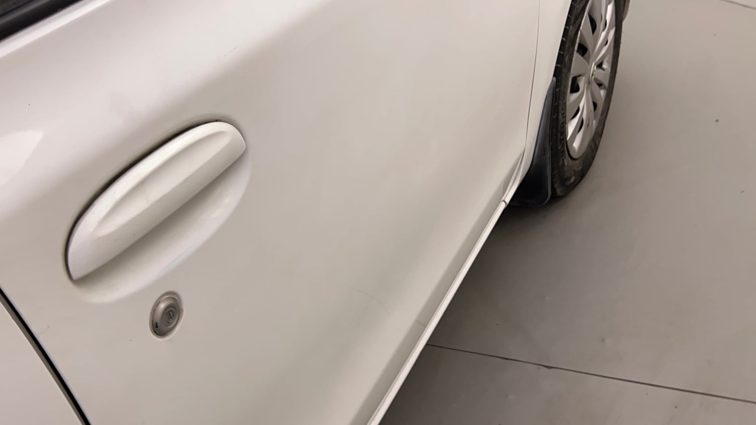 Used 2013 Toyota Etios Liva G Petrol Manual dents MINOR SCRATCH