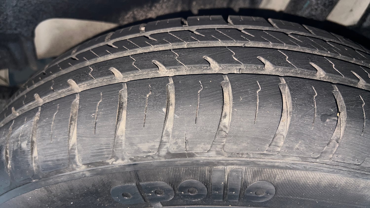 Used 2022 Maruti Suzuki Swift VXi Petrol Manual tyres LEFT REAR TYRE TREAD VIEW
