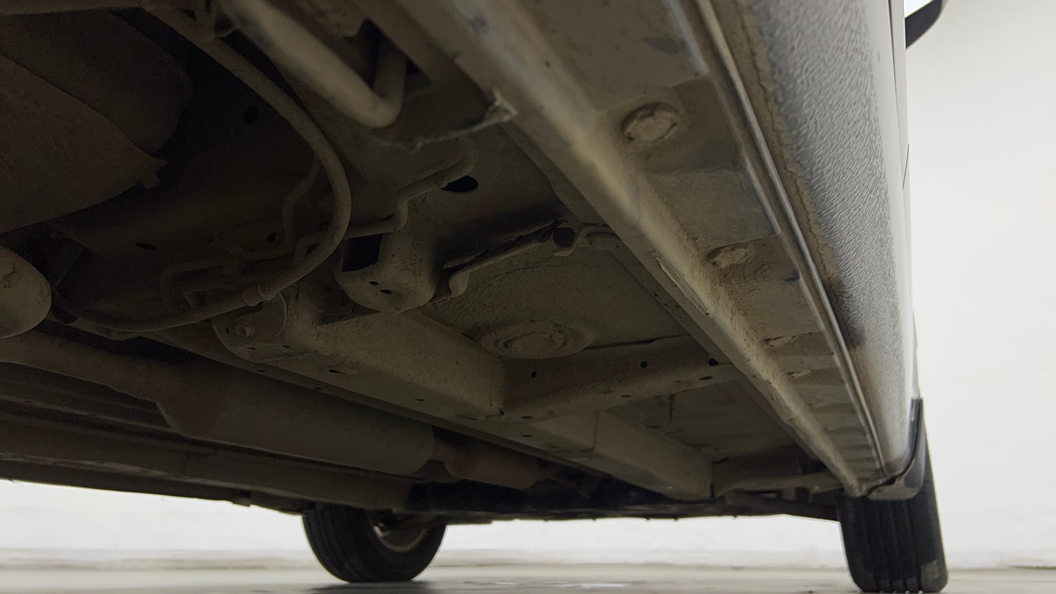 Used 2015 Maruti Suzuki Swift ZXi Petrol Manual extra REAR RIGHT UNDERBODY VIEW