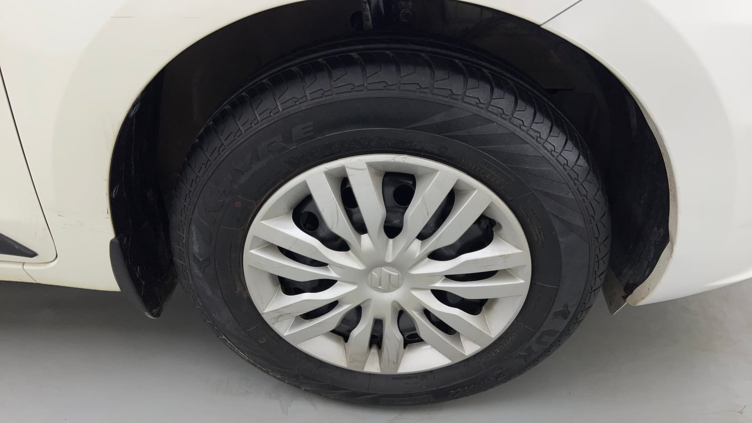 Used 2021 Maruti Suzuki Dzire VXi Petrol Manual tyres RIGHT FRONT TYRE RIM VIEW