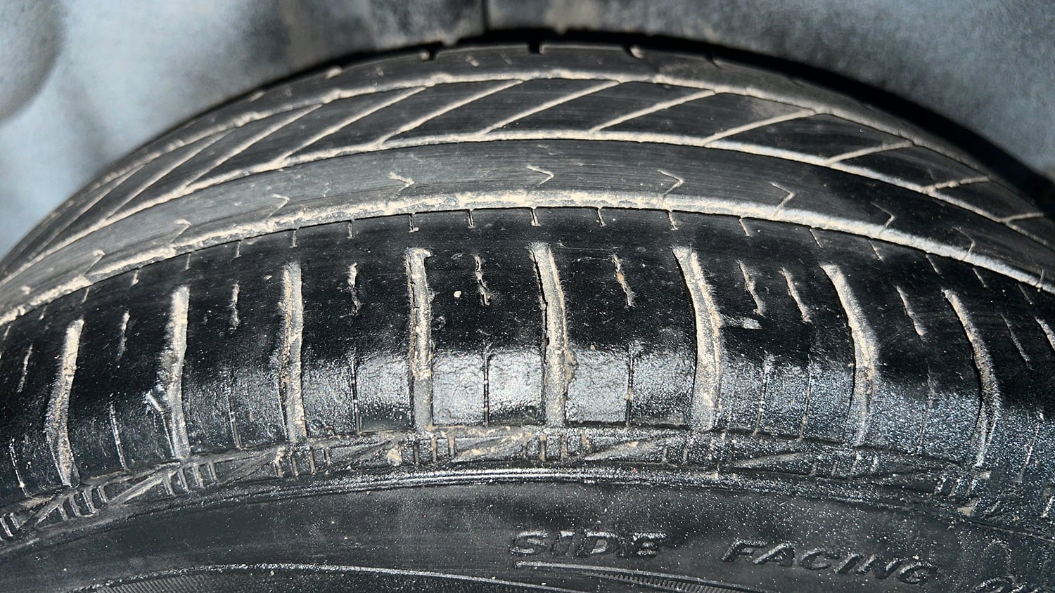 Used 2020 Volkswagen Ameo Trendline 1.0L (P) Petrol Manual tyres RIGHT REAR TYRE TREAD VIEW
