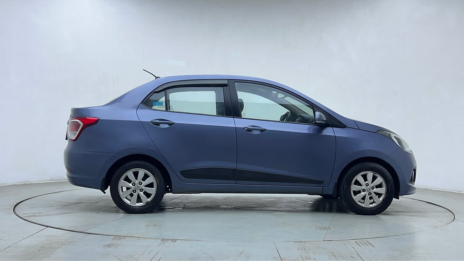 Used 2015 Hyundai Xcent SX 1.2 Petrol Manual exterior RIGHT SIDE VIEW