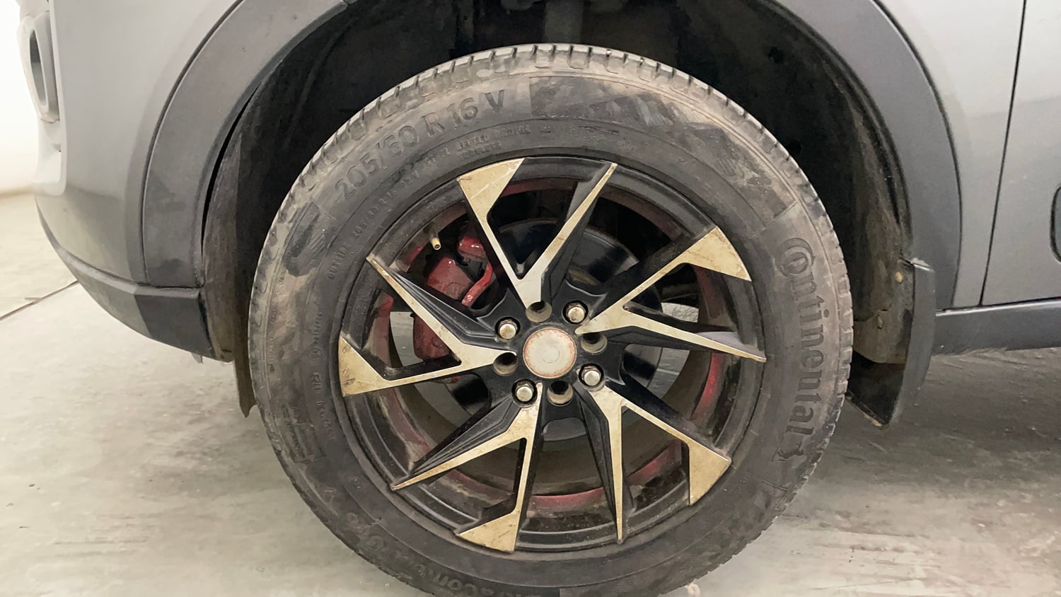 Used 2021 Tata Nexon XM (S) Petrol Manual tyres LEFT FRONT TYRE RIM VIEW