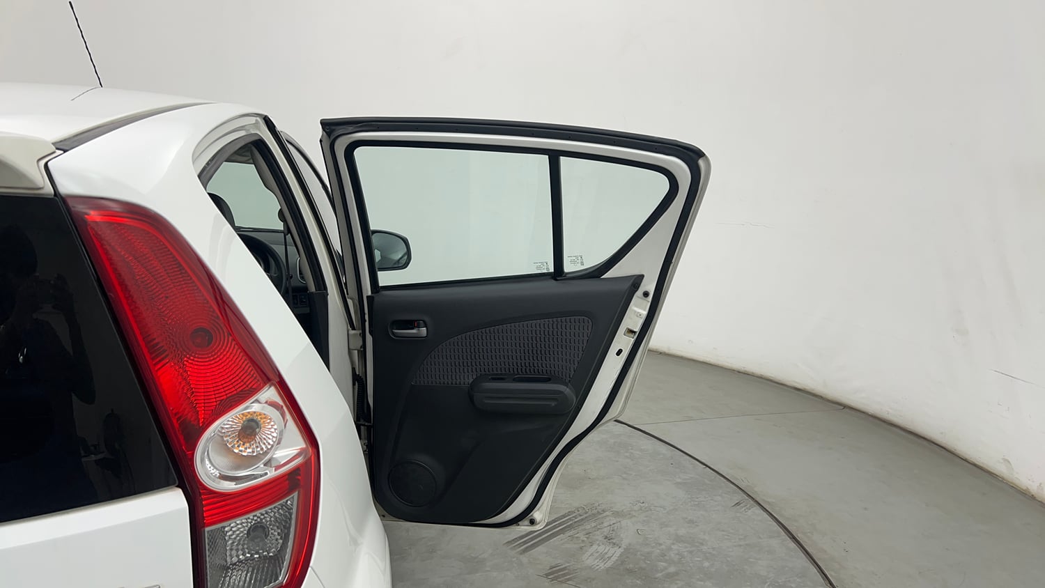 Used 2013 Maruti Suzuki Ritz Vxi BS-IV Petrol Manual interior RIGHT REAR DOOR OPEN VIEW