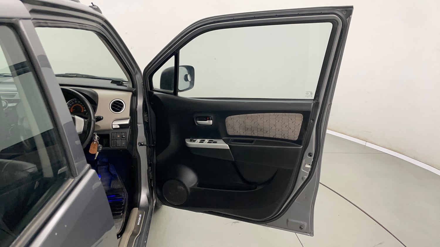 Used 2015 Maruti Suzuki Wagon R VXI Petrol Manual interior RIGHT FRONT DOOR OPEN VIEW
