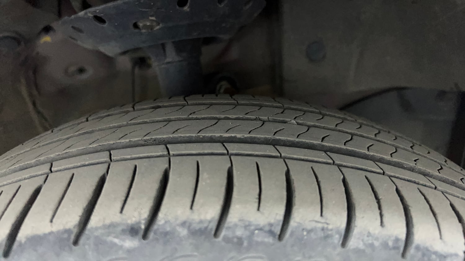Used 2025 Honda Amaze ZX 1.2 Petrol CVT Petrol Automatic tyres RIGHT FRONT TYRE TREAD VIEW