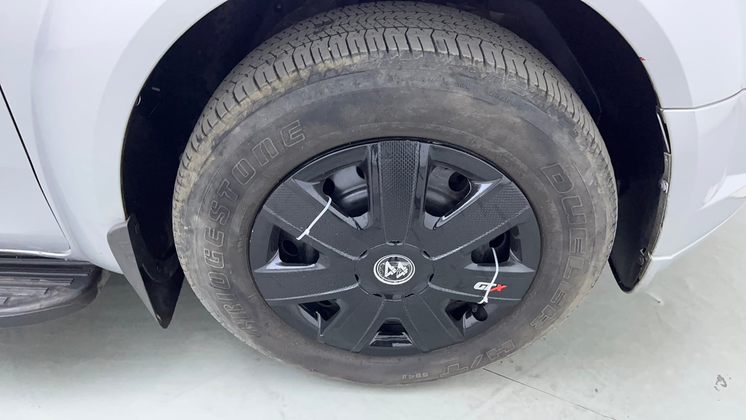 Used 2017 Mahindra XUV500 W4 Diesel Manual tyres RIGHT FRONT TYRE RIM VIEW