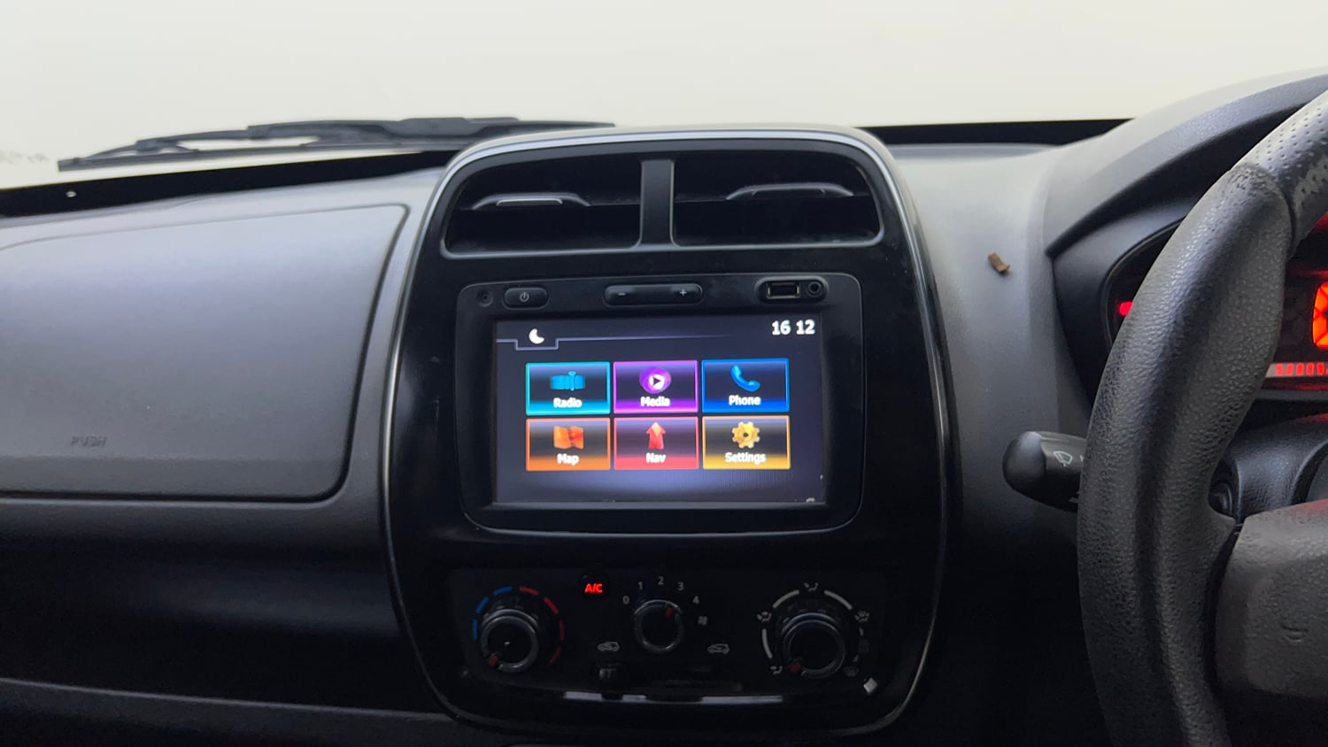 Used 2018 Renault Kwid 1.0 RXT AMT Opt Petrol Automatic top_features Touch screen infotainment system