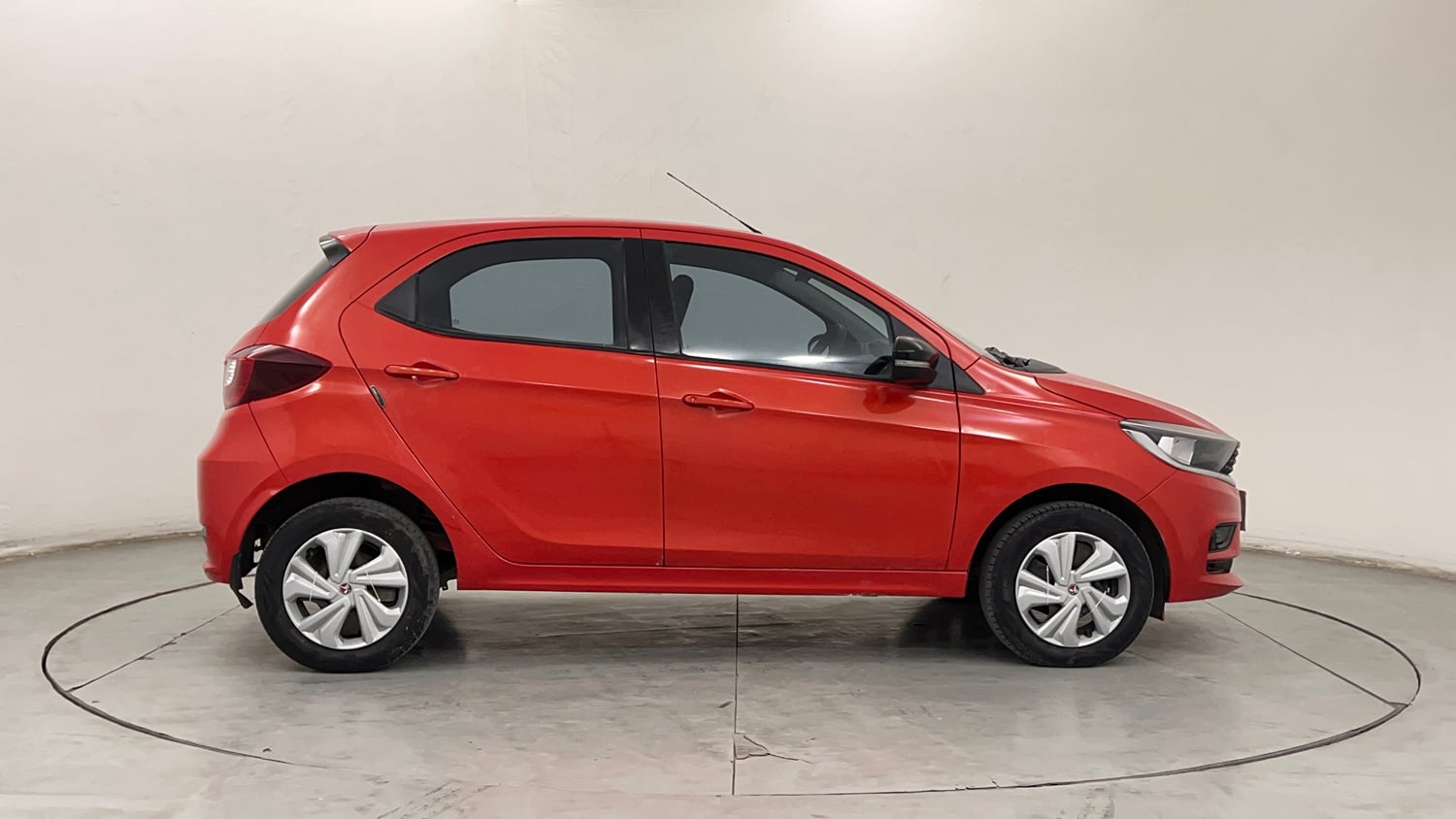 Used 2023 Tata Tiago XT CNG Cng Manual exterior RIGHT SIDE VIEW