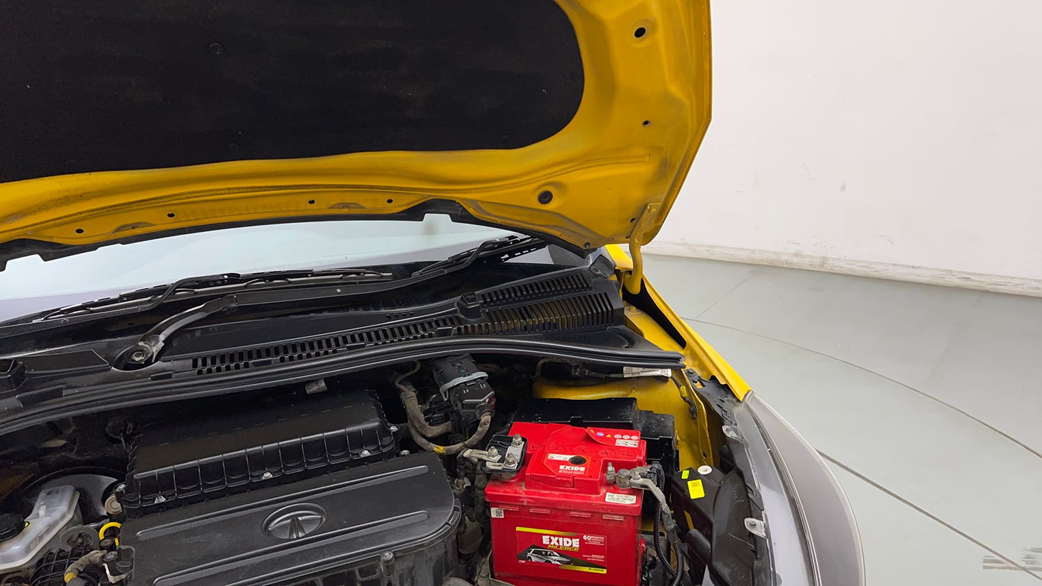 Used 2020 Tata Tiago XZA Plus Petrol Automatic engine ENGINE LEFT SIDE HINGE & APRON VIEW