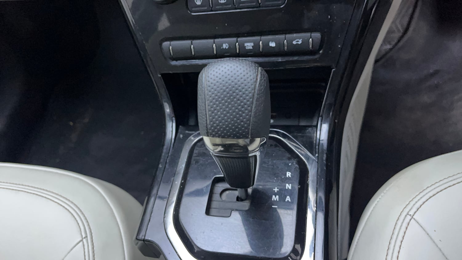 Used 2022 Tata Nexon XZA Plus (Premium) Diesel Jet Diesel Automatic interior GEAR  KNOB VIEW