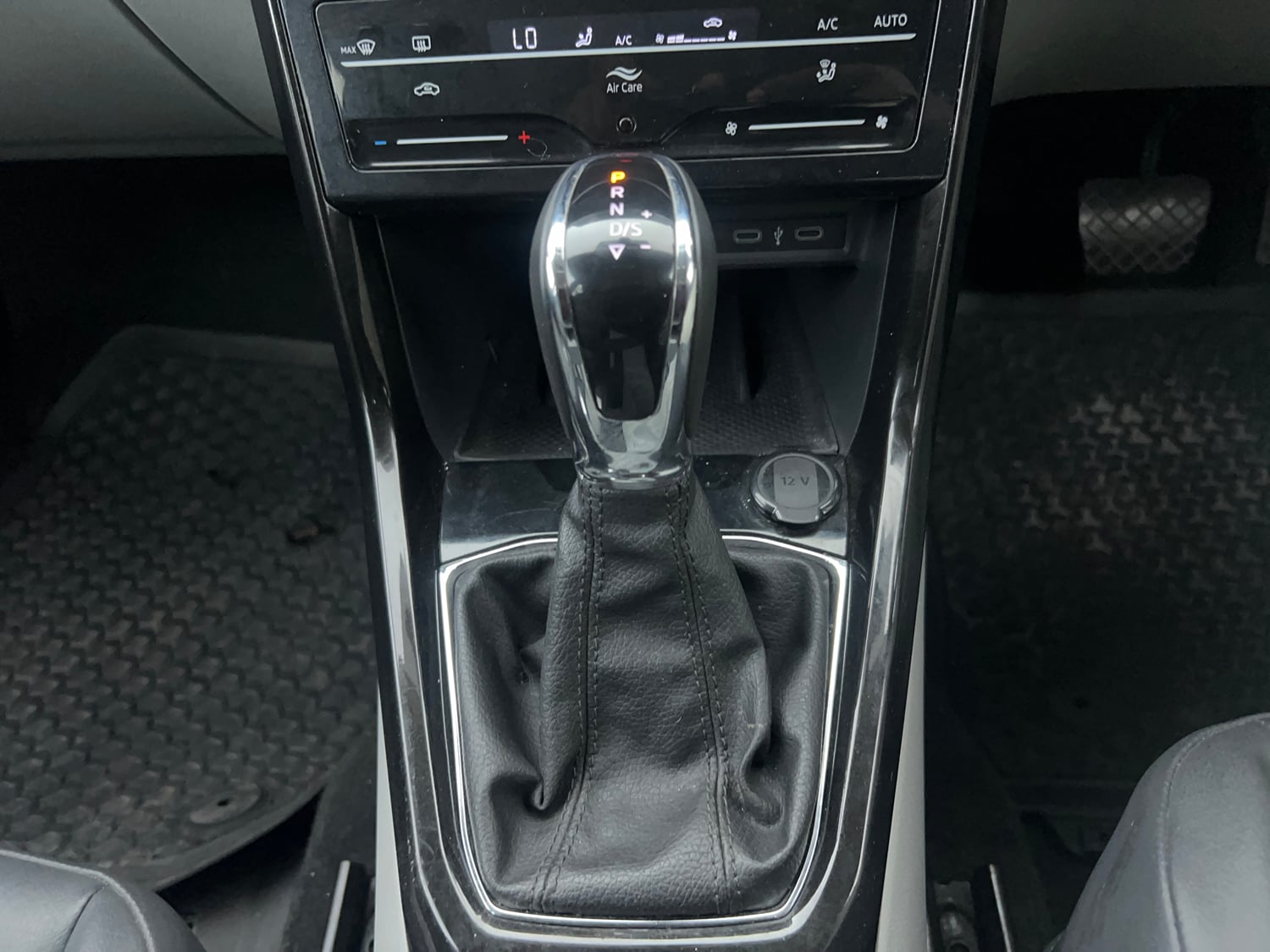 Used 2022 Skoda Kushaq Style 1.0L TSI AT Petrol Automatic interior GEAR  KNOB VIEW