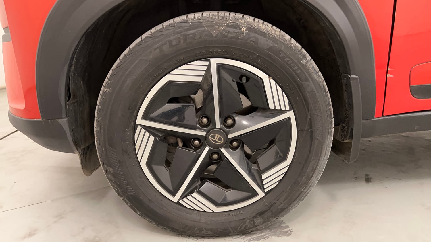 Used 2025 Tata Nexon Fearless Plus S 1.5 Revotorq Diesel 6MT DT Diesel Manual tyres LEFT FRONT TYRE RIM VIEW