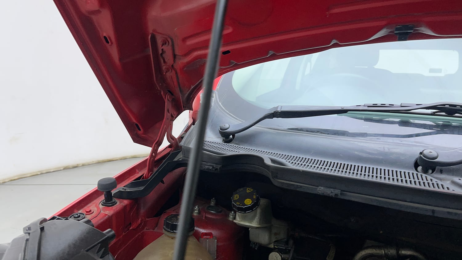 Used 2019 Ford EcoSport Titanium 1.5L Ti-VCT Petrol Manual engine ENGINE RIGHT SIDE HINGE & APRON VIEW