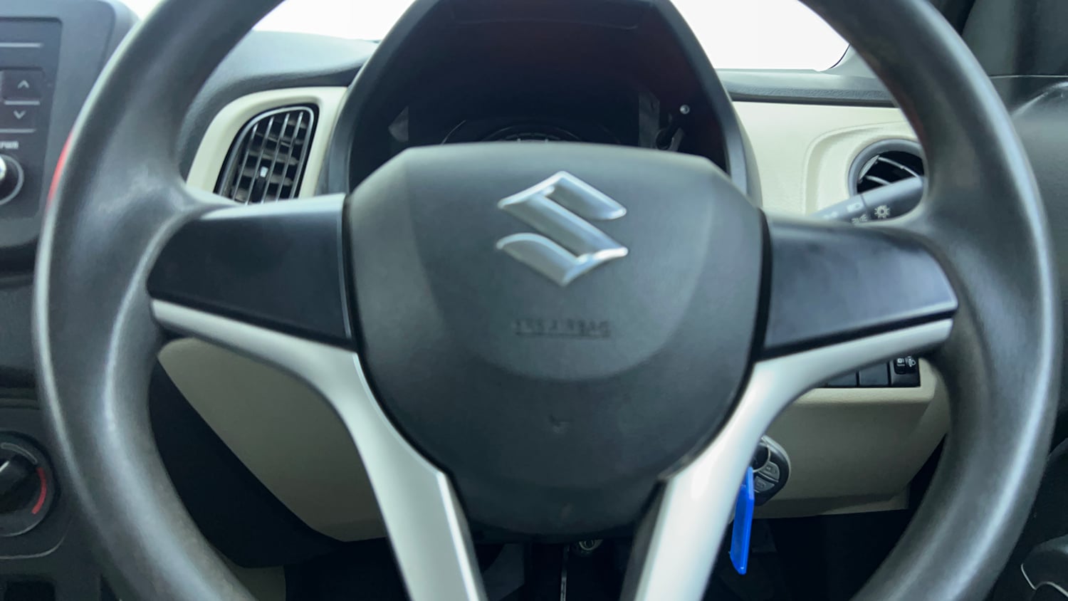Used 2021 Maruti Suzuki Wagon R 1.0 VXi (O) 1.0 Petrol Manual top_features Airbags