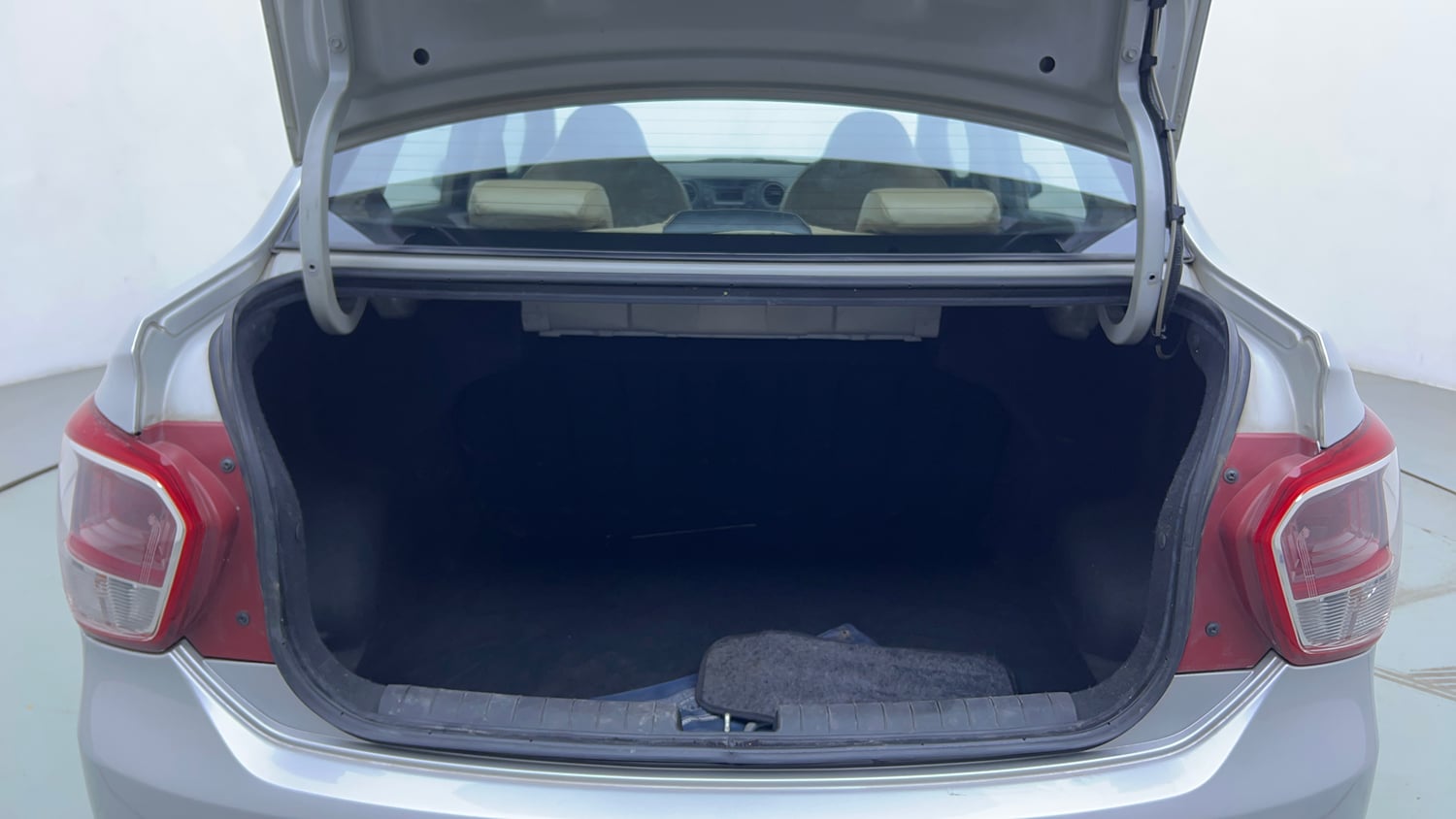 Used 2015 Hyundai Xcent S 1.2 Petrol Manual interior DICKY INSIDE VIEW