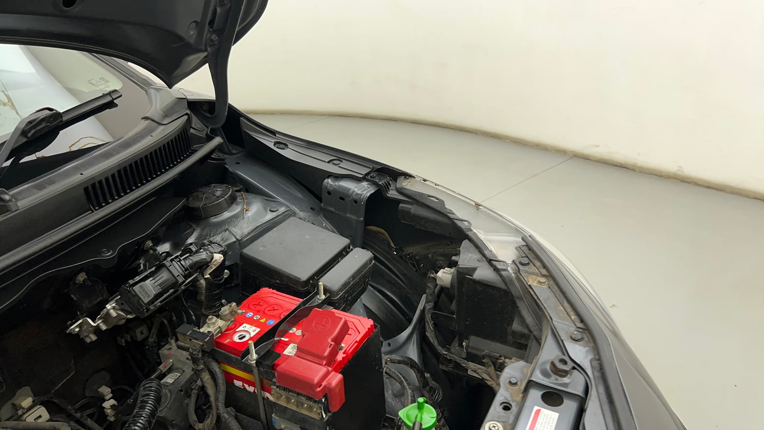 Used 2023 Maruti Suzuki Baleno Zeta MT Petrol Manual engine ENGINE LEFT SIDE HINGE & APRON VIEW
