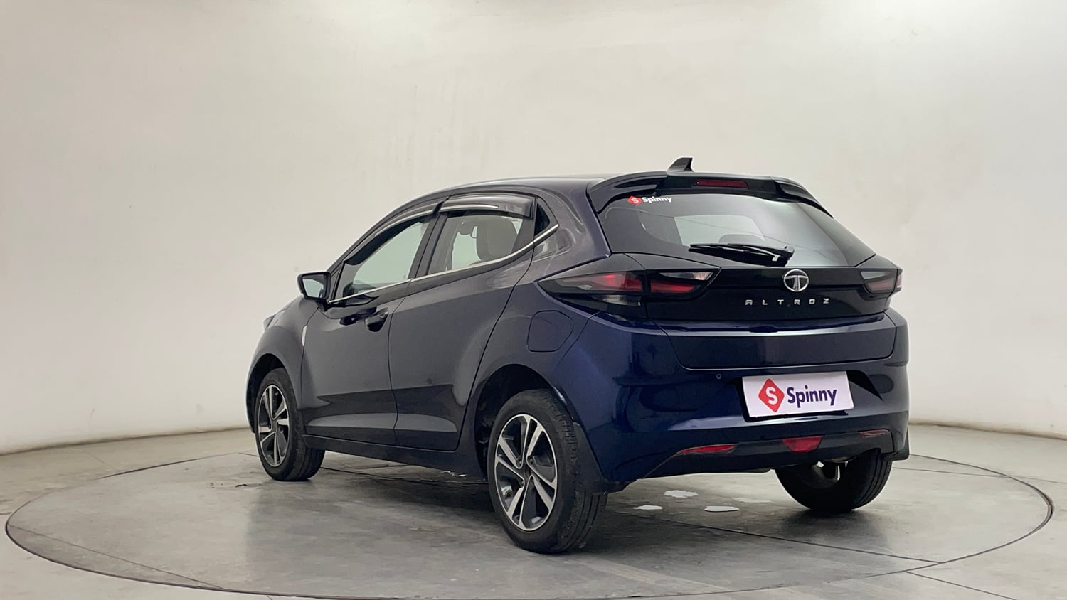 Used 2023 Tata Altroz XZ Plus (S) Petrol Manual exterior LEFT REAR CORNER VIEW